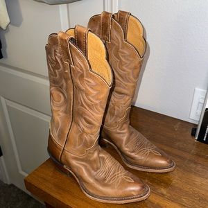 Justin’s Handmade Light Brown Leather Western style boots